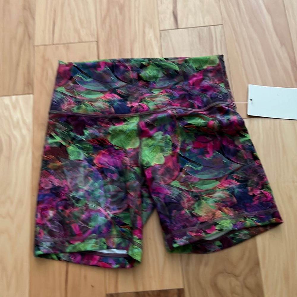 LuluLemon Wunder short - size 8